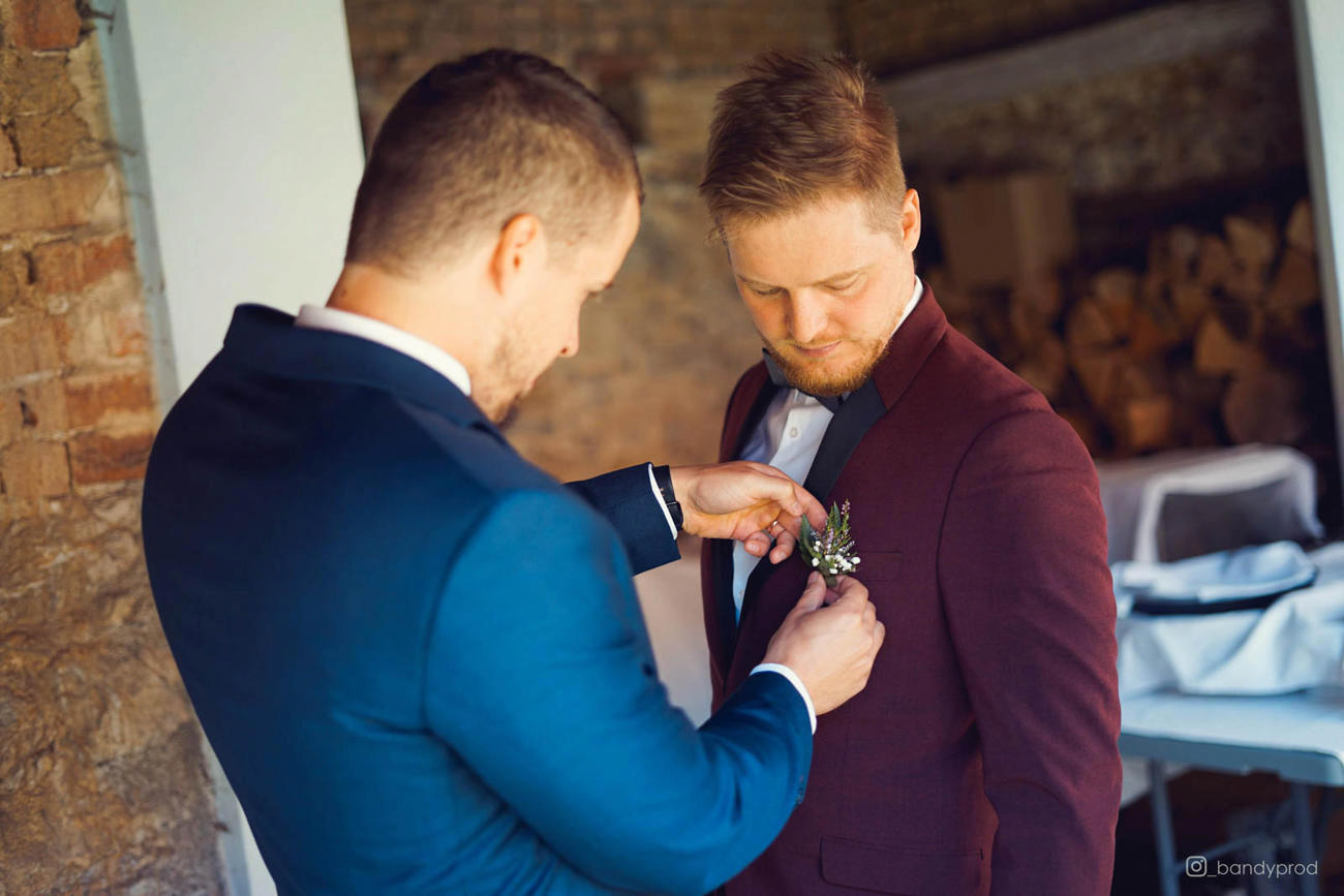 Dva muži v oblecích